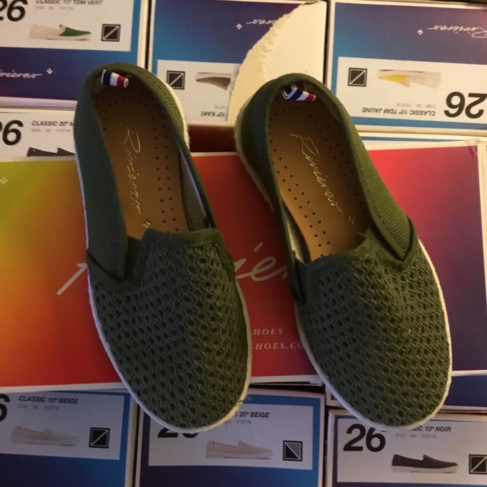 Child’s new Rivieras khaki green loafers 26 Spain